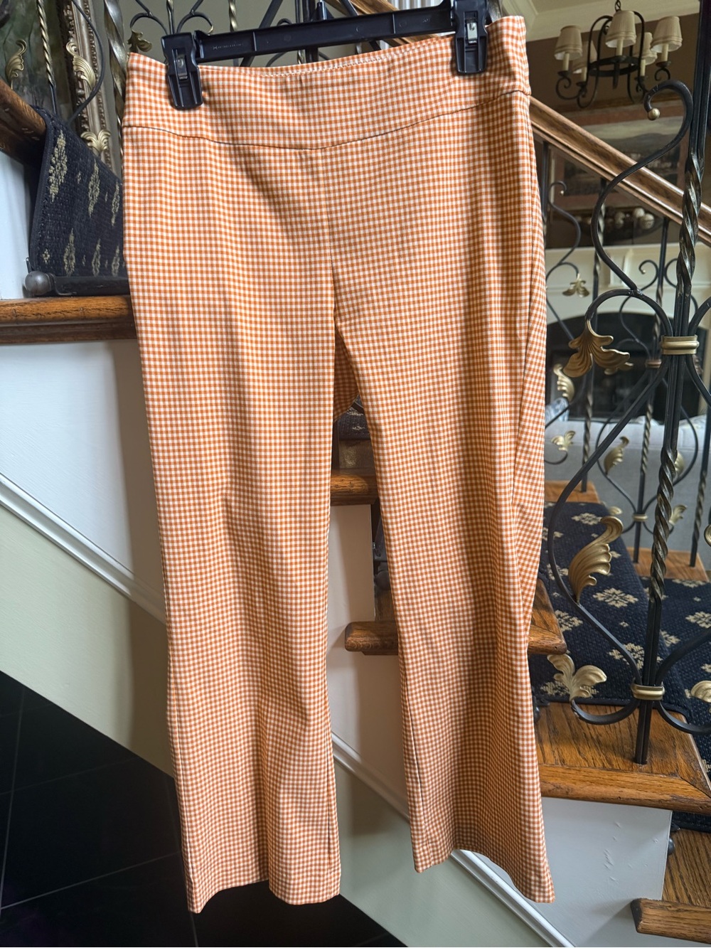 J.McLaughlin NWOT Never Worn. Size 6 Back pockets. Stretch material 15” waist
